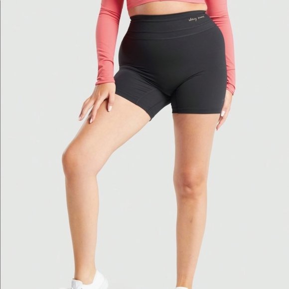 Gymshark Pants - Whitney Simmons X Gymshark V2 Black High Waisted Whitney Shorts - Size Large